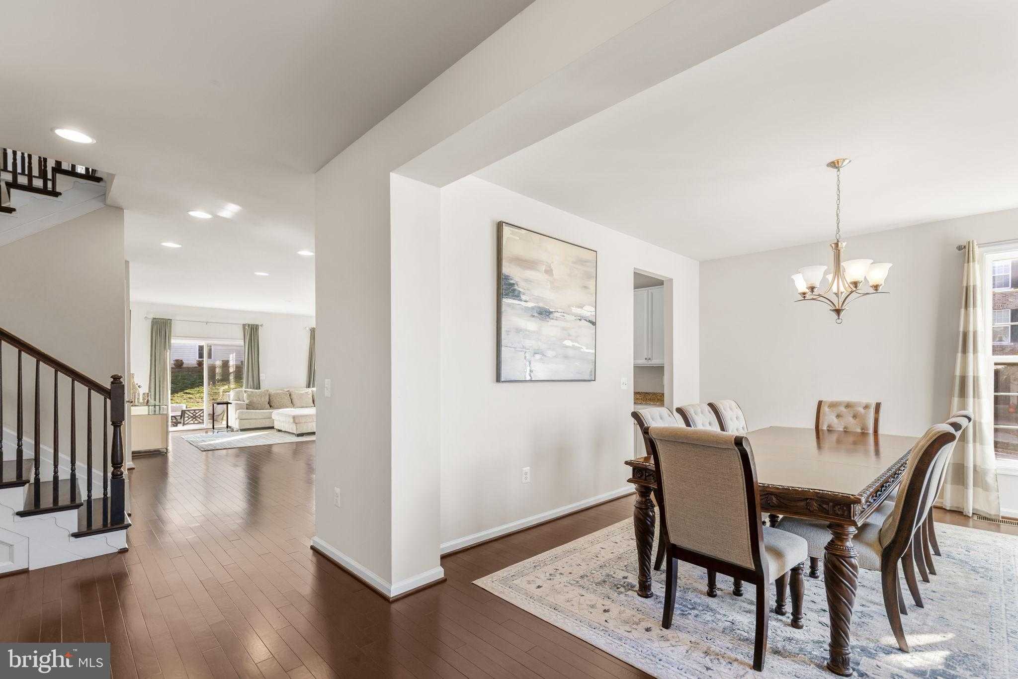 220 Almond Dr photo 3