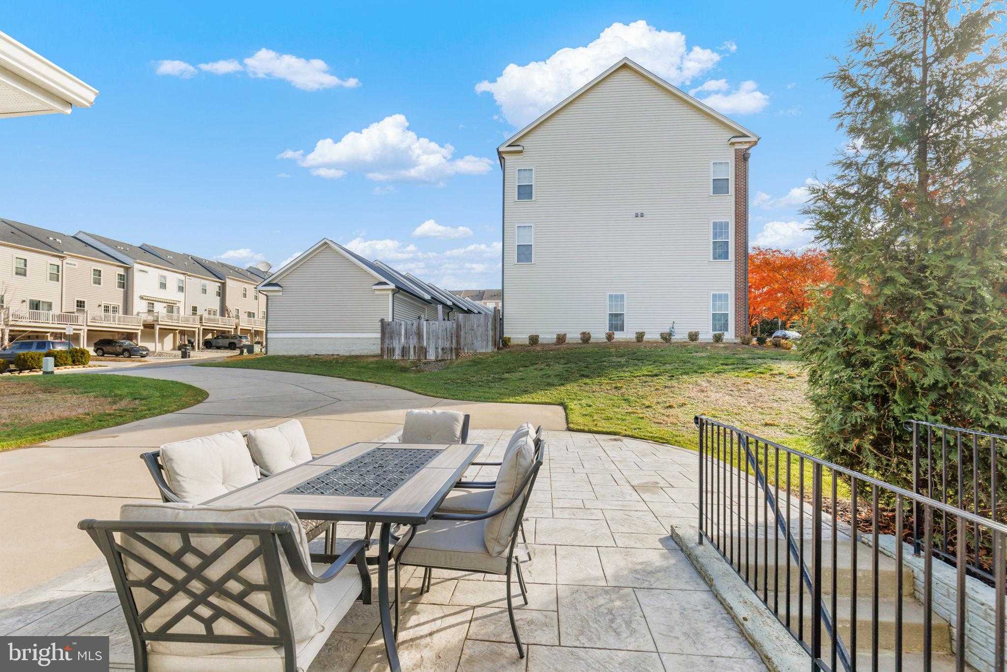 220 Almond Dr photo 35