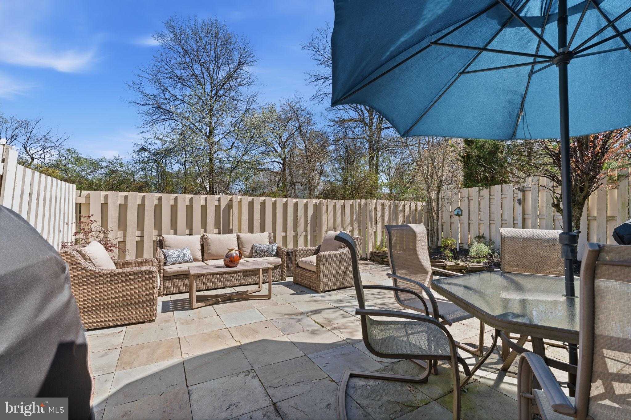 1560 Hummingbird CT photo 32