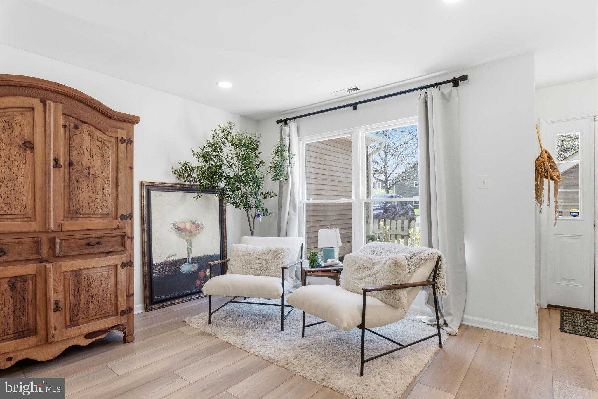 1560 Hummingbird CT photo 5