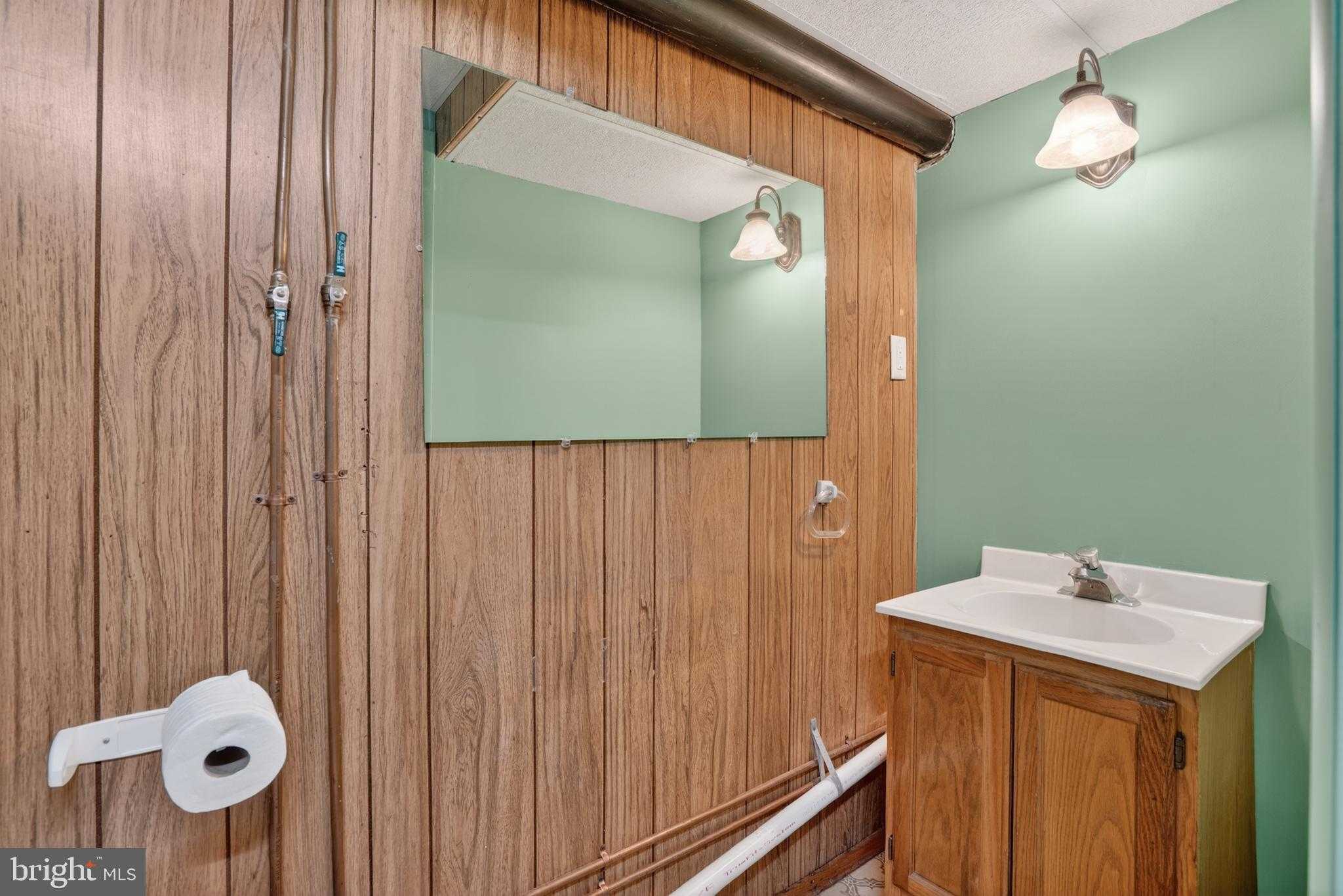 913 Gobin St photo 38