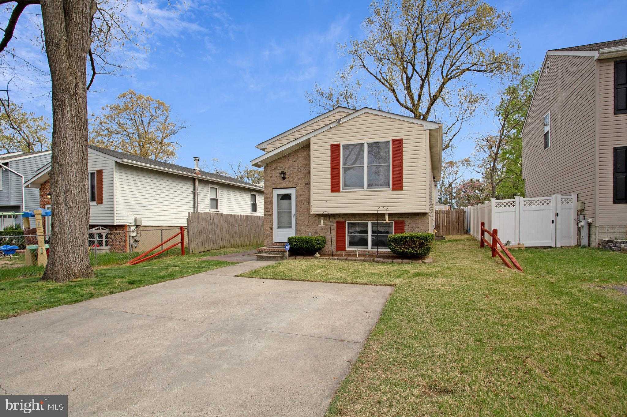 312 SW Pershing Ave photo 27