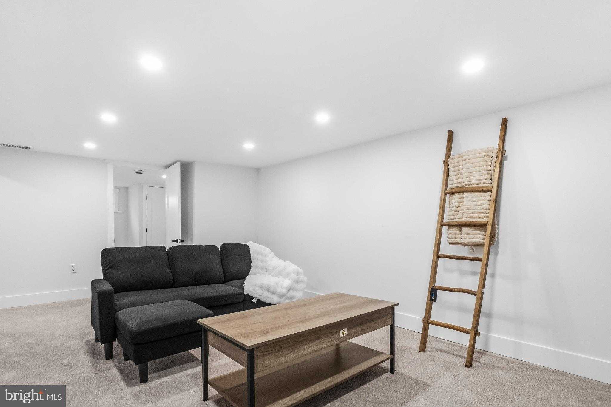 5601 Spring Rd photo 37