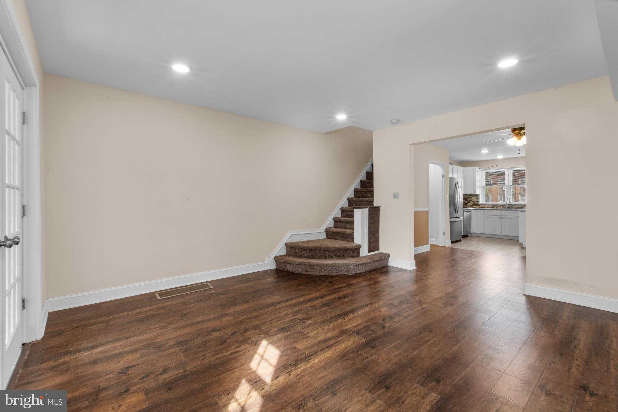 6639 N Fairhill St photo 7