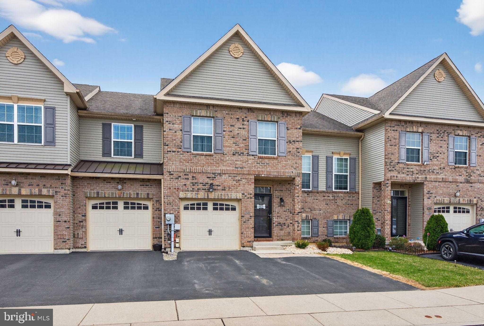 4487 Elmwood Dr photo 2