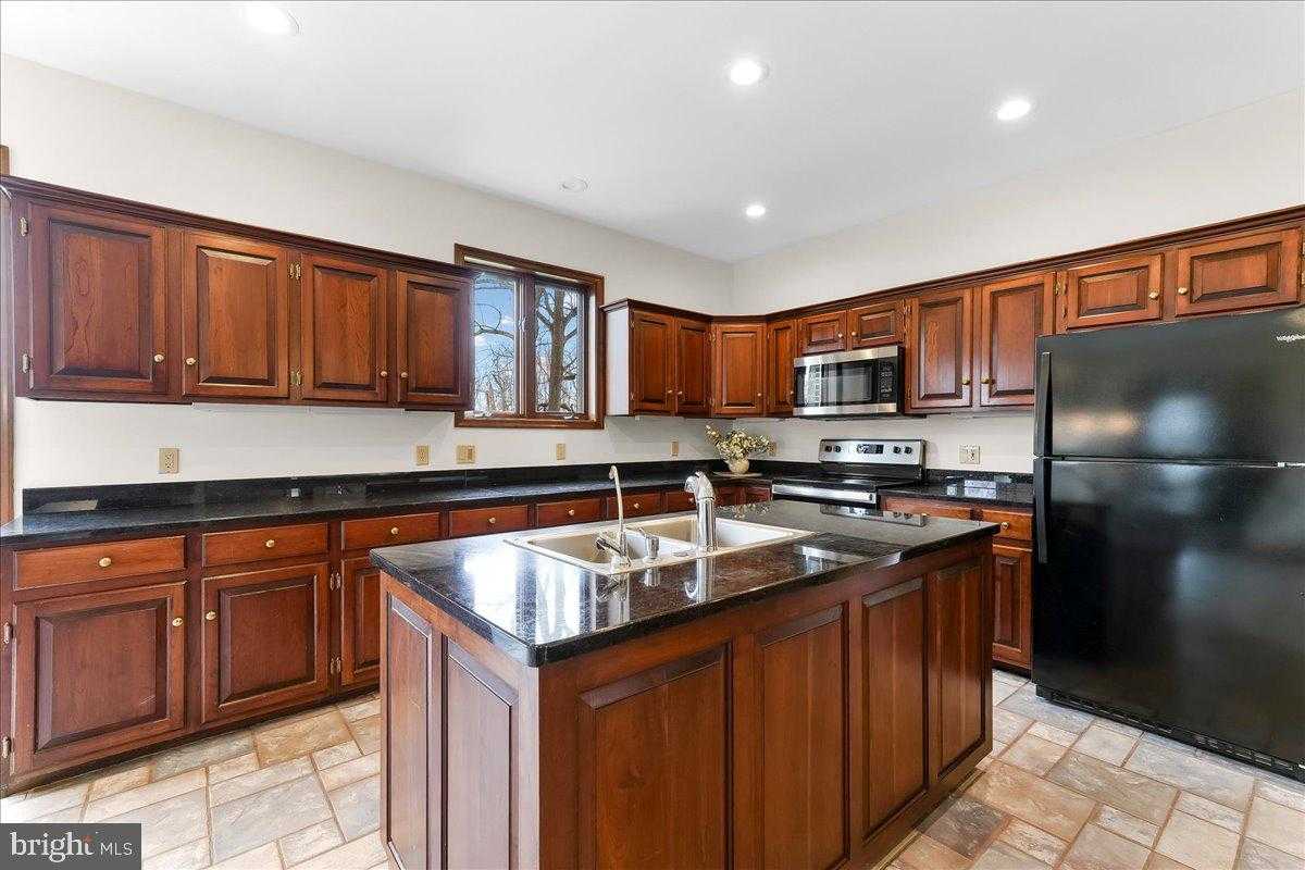 911 Thunder Hill Rd photo 16