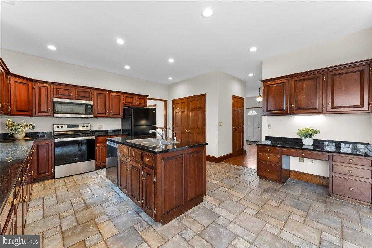 911 Thunder Hill Rd photo 17