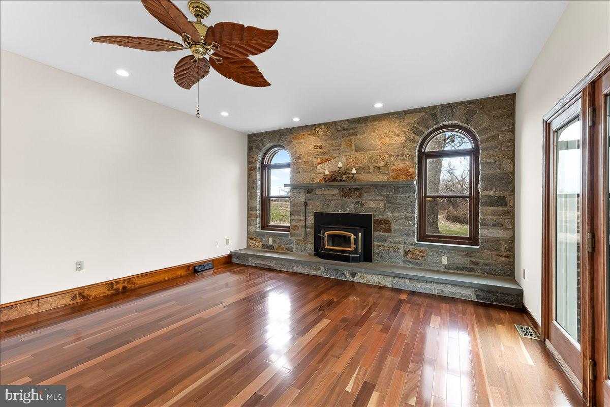 911 Thunder Hill Rd photo 20