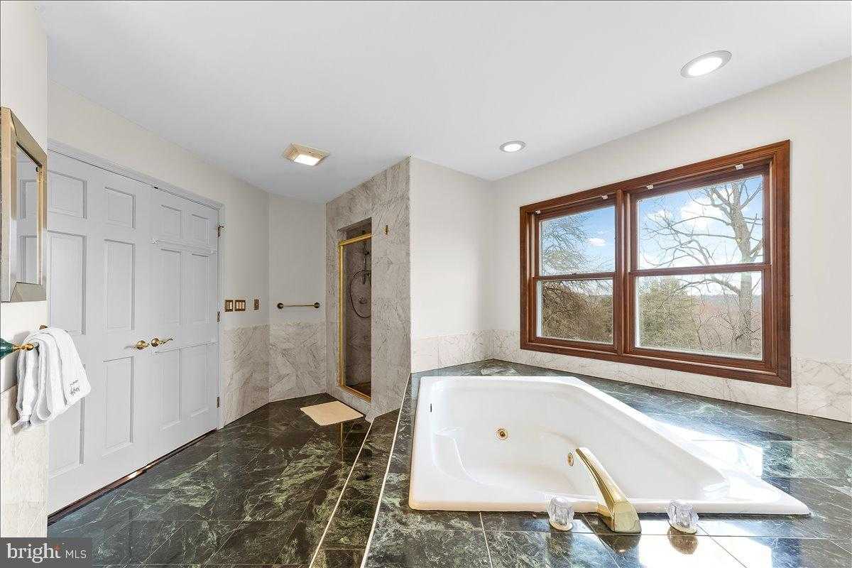 911 Thunder Hill Rd photo 32