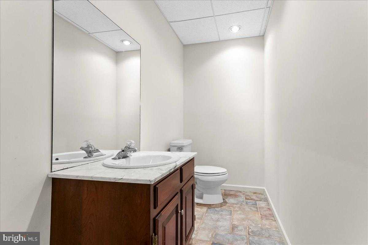 911 Thunder Hill Rd photo 34