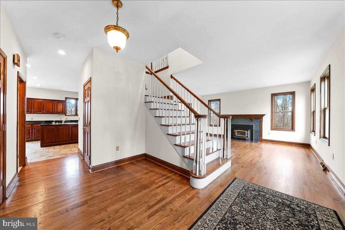 911 Thunder Hill Rd photo 5