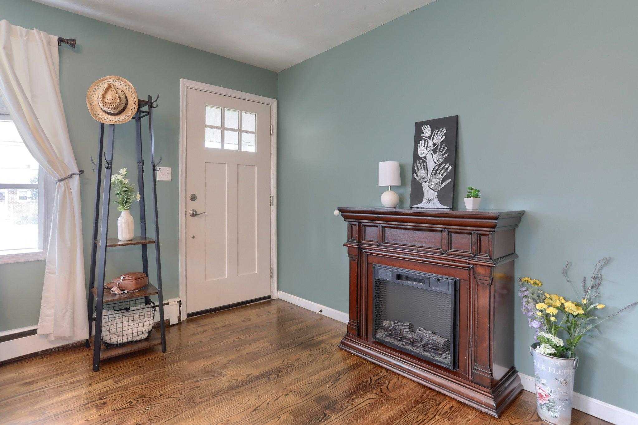 1637 E Caracas Ave photo 14