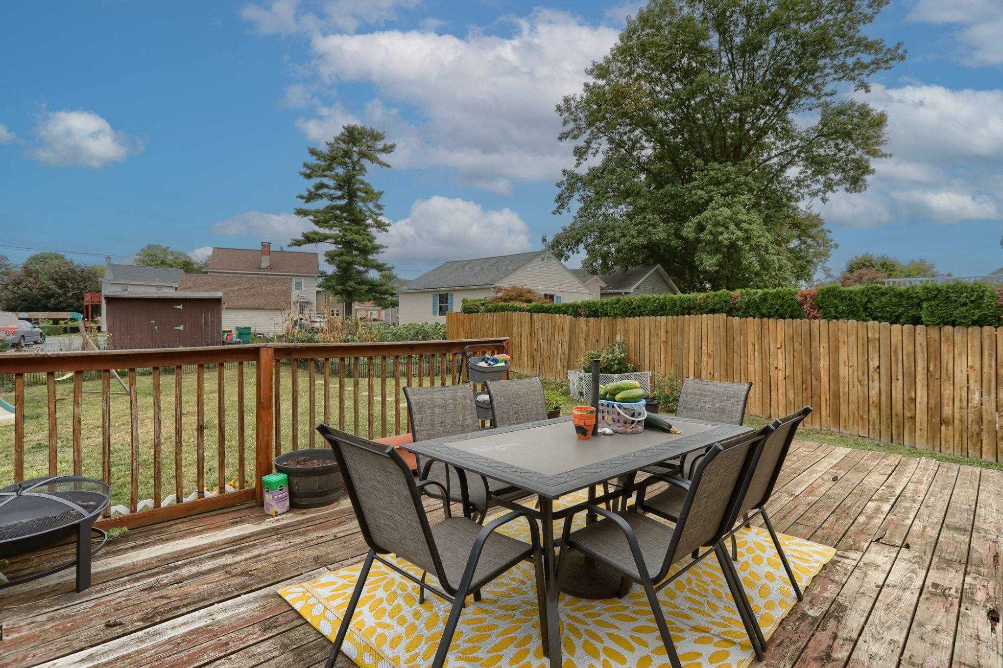 1637 E Caracas Ave photo 5