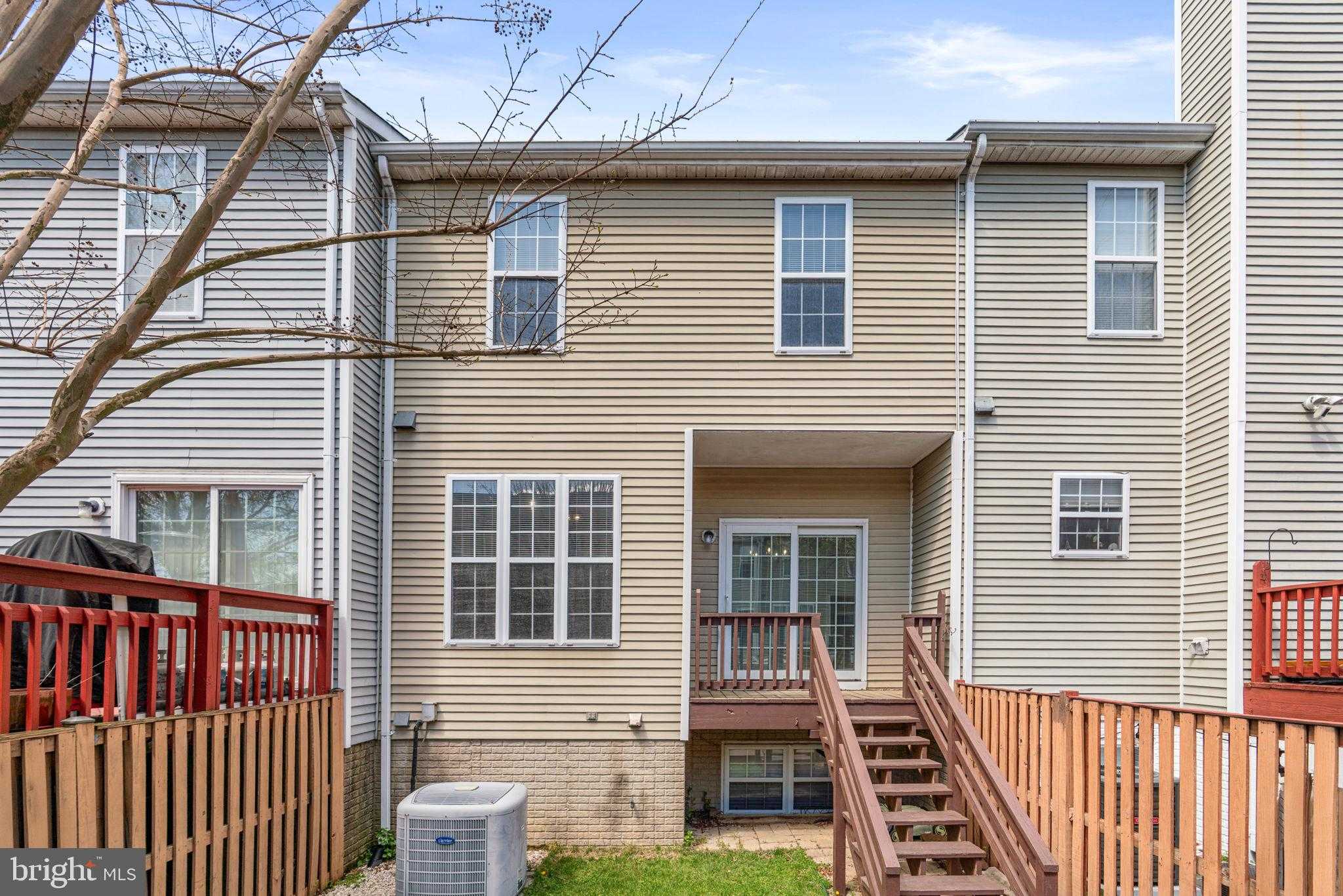 2404 Sandwich CT photo 40