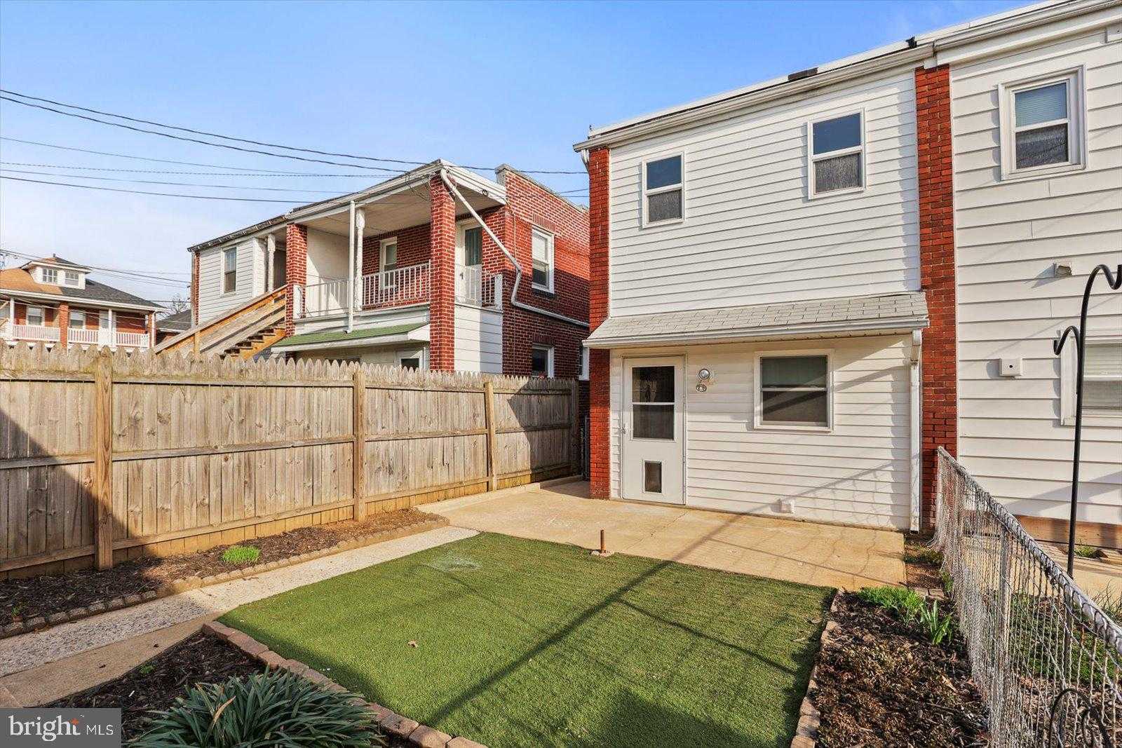 1628 W Philadelphia St photo 22