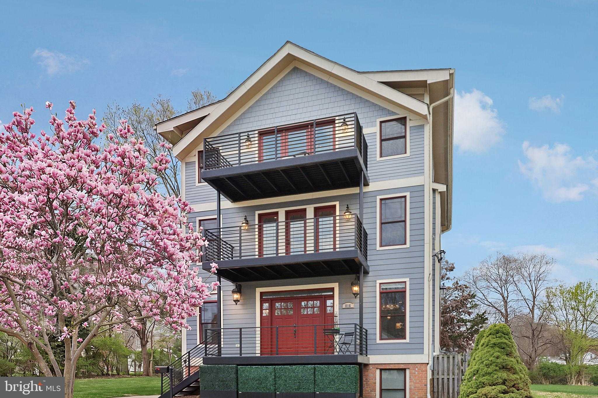 816 S Veitch St, Arlington