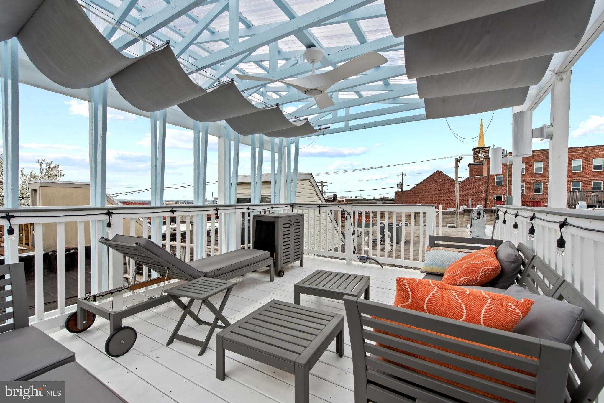 935 S Bouldin St photo 3