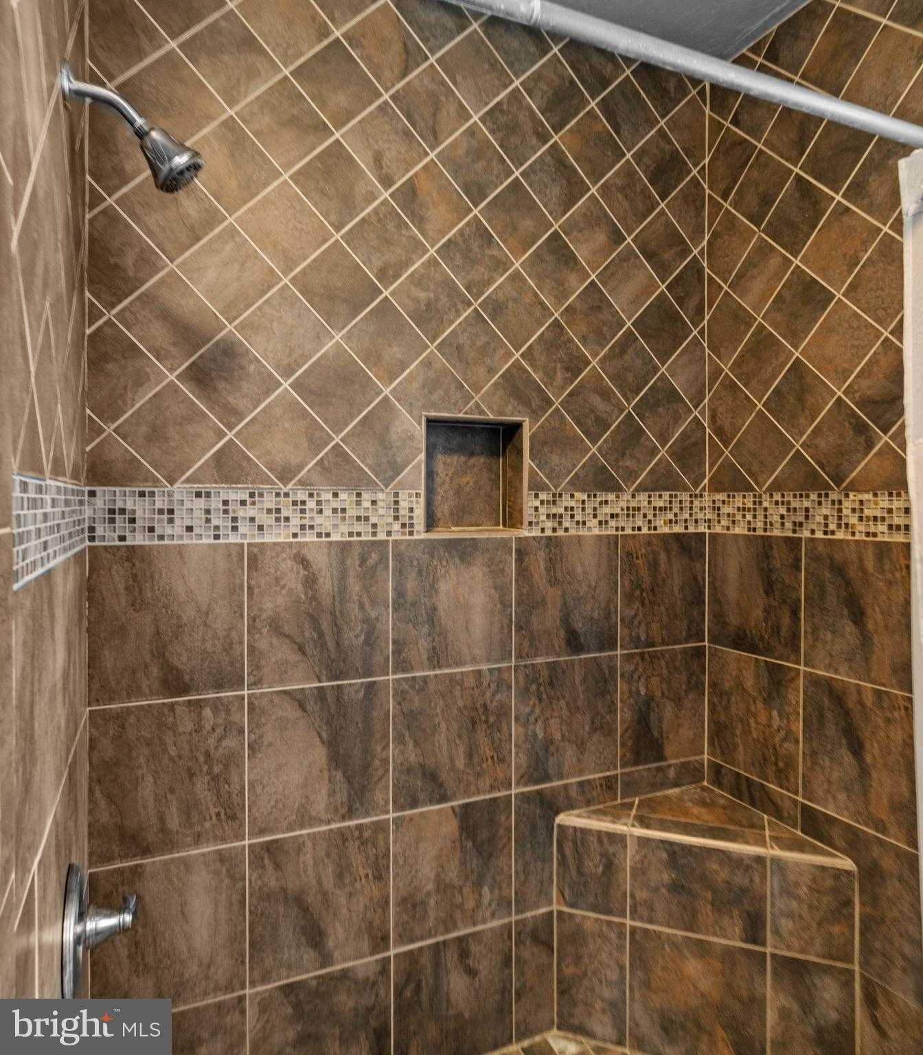 209 S High St photo 24