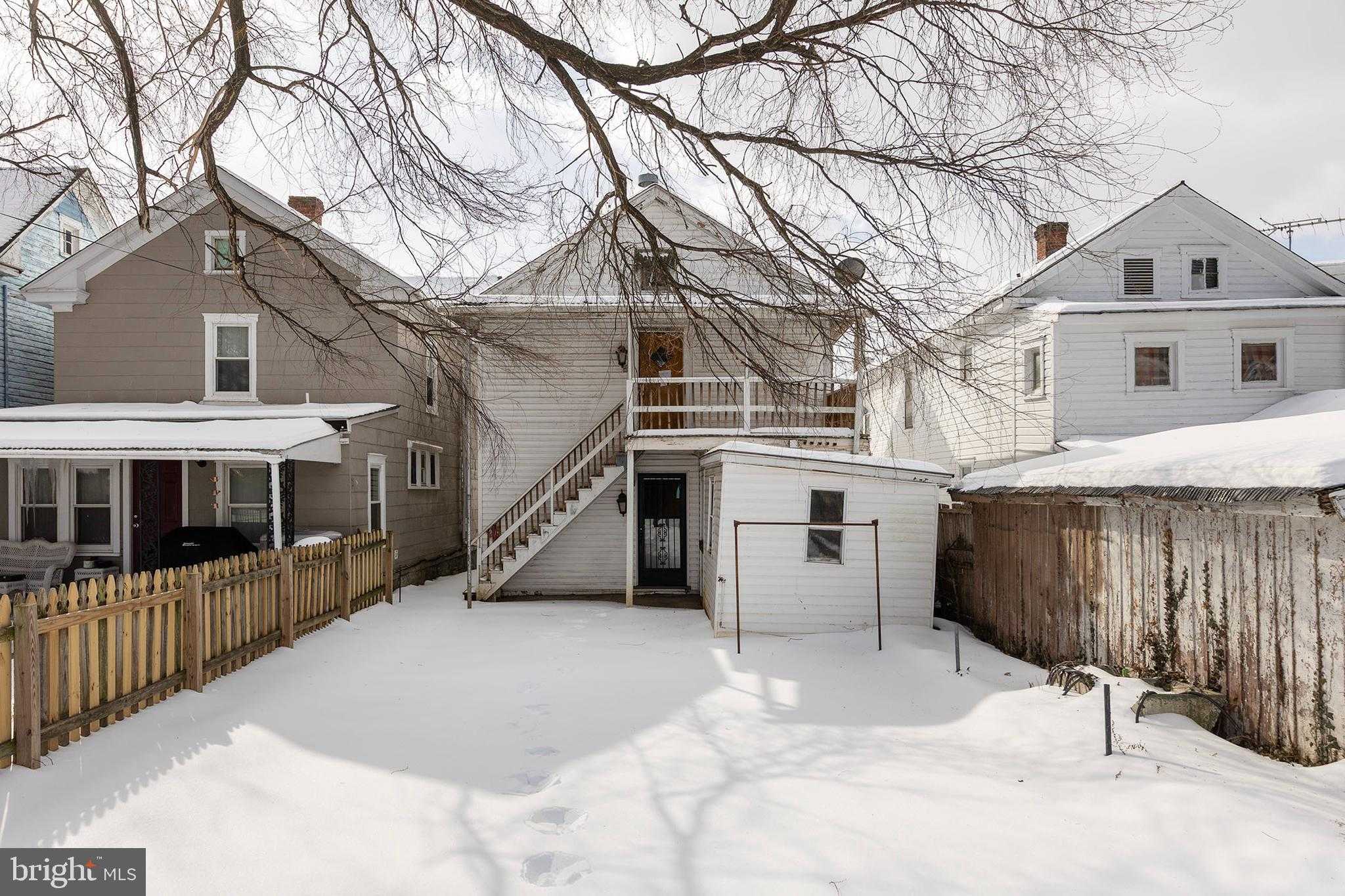 706 W King St photo 30