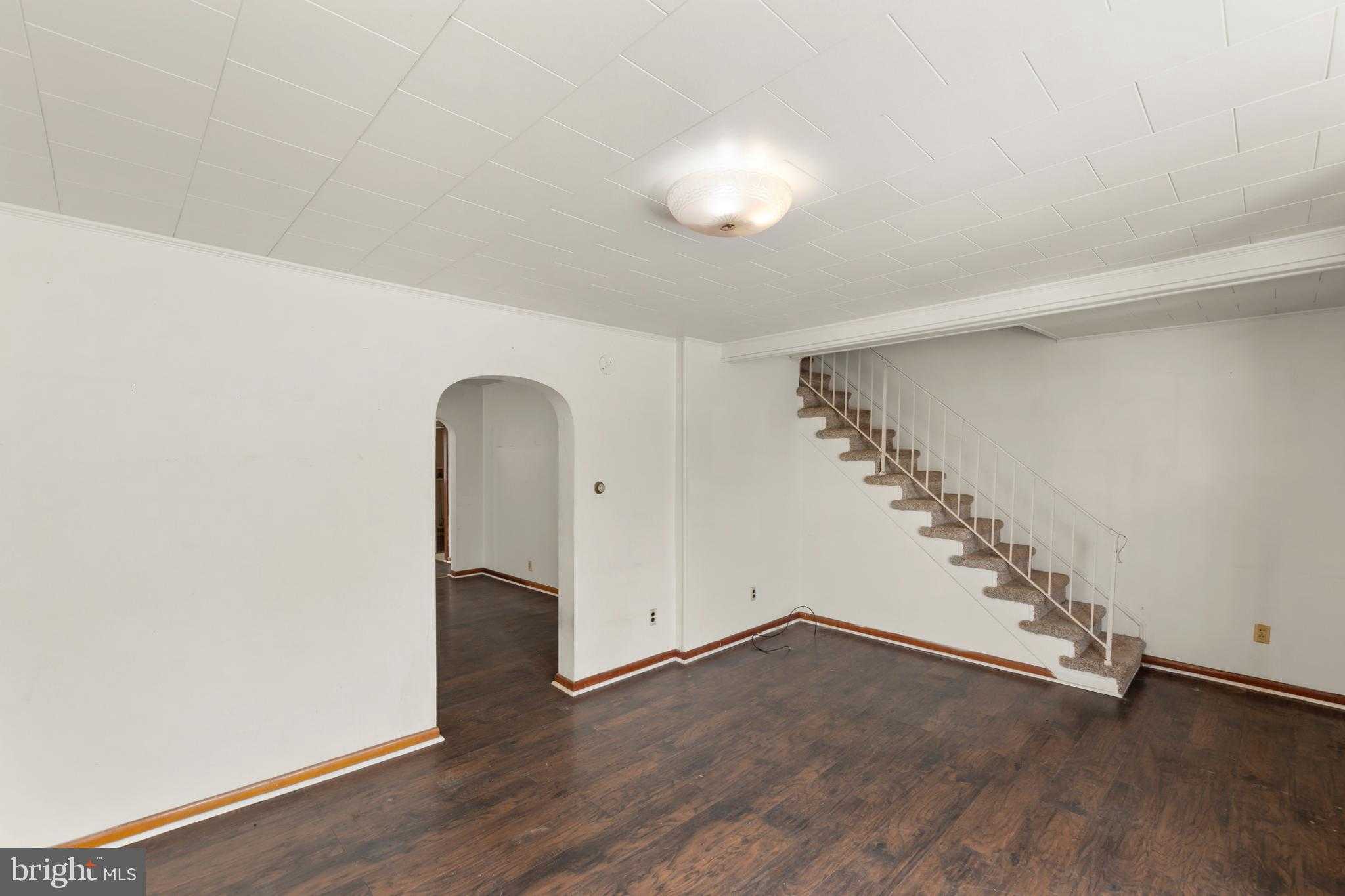 706 W King St photo 4