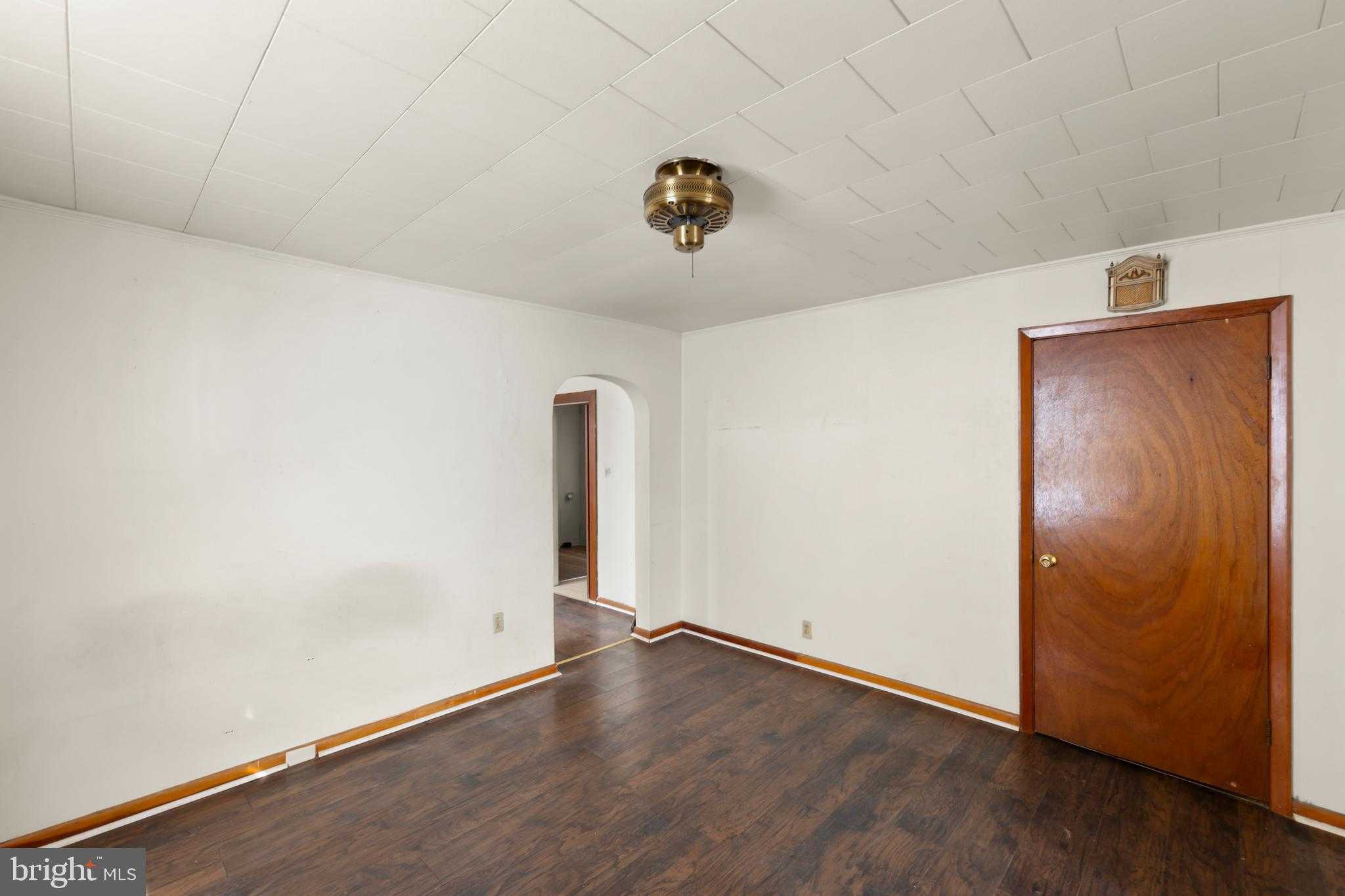 706 W King St photo 7