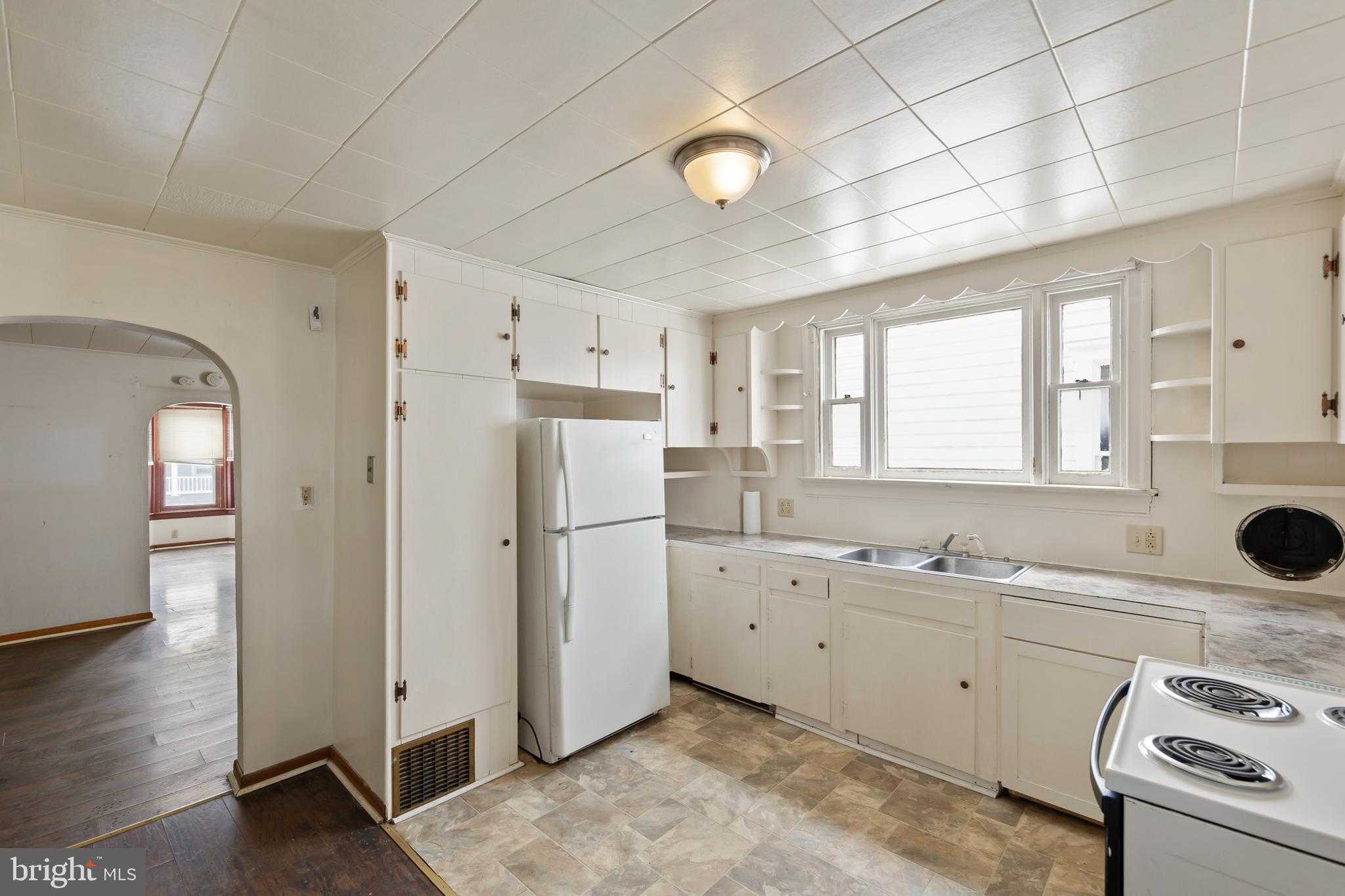 706 W King St photo 9