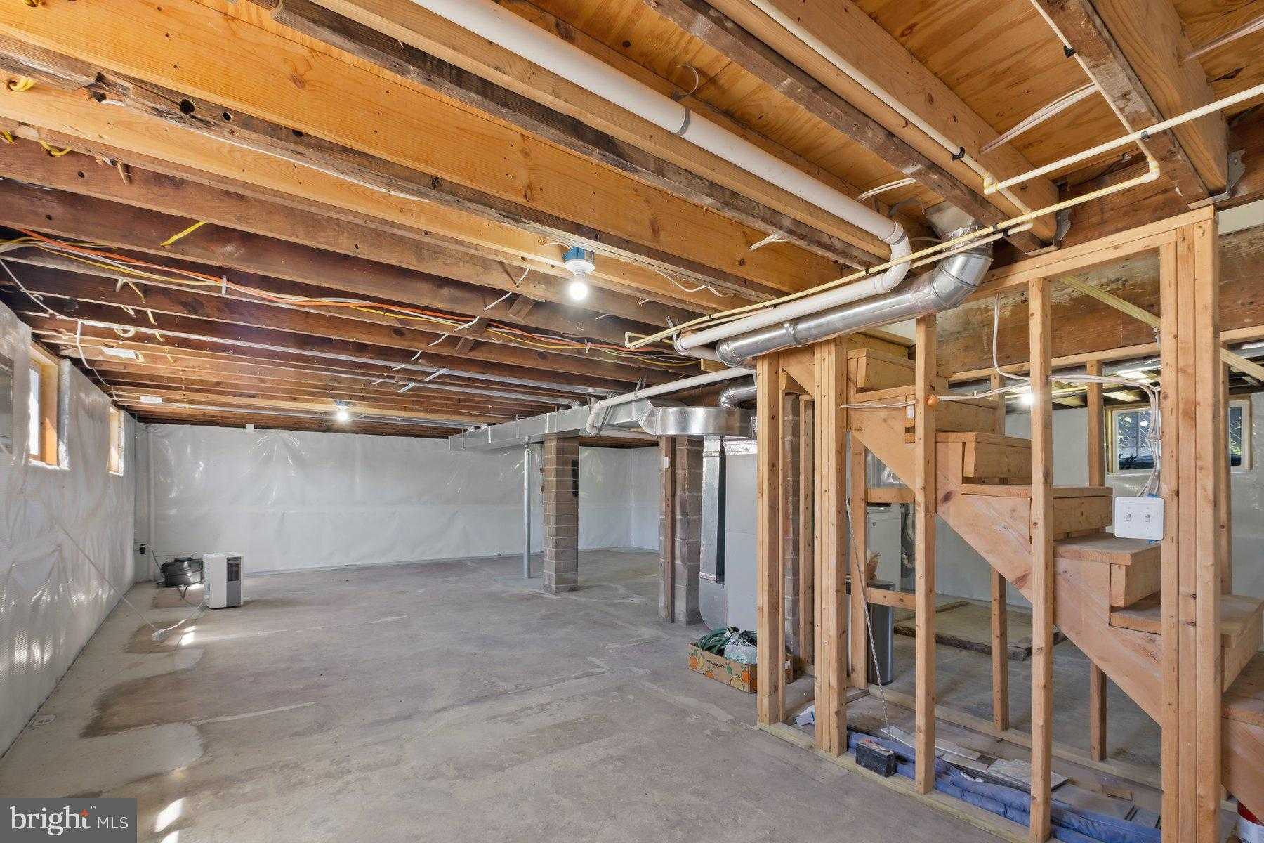 6401 Halleck St photo 30