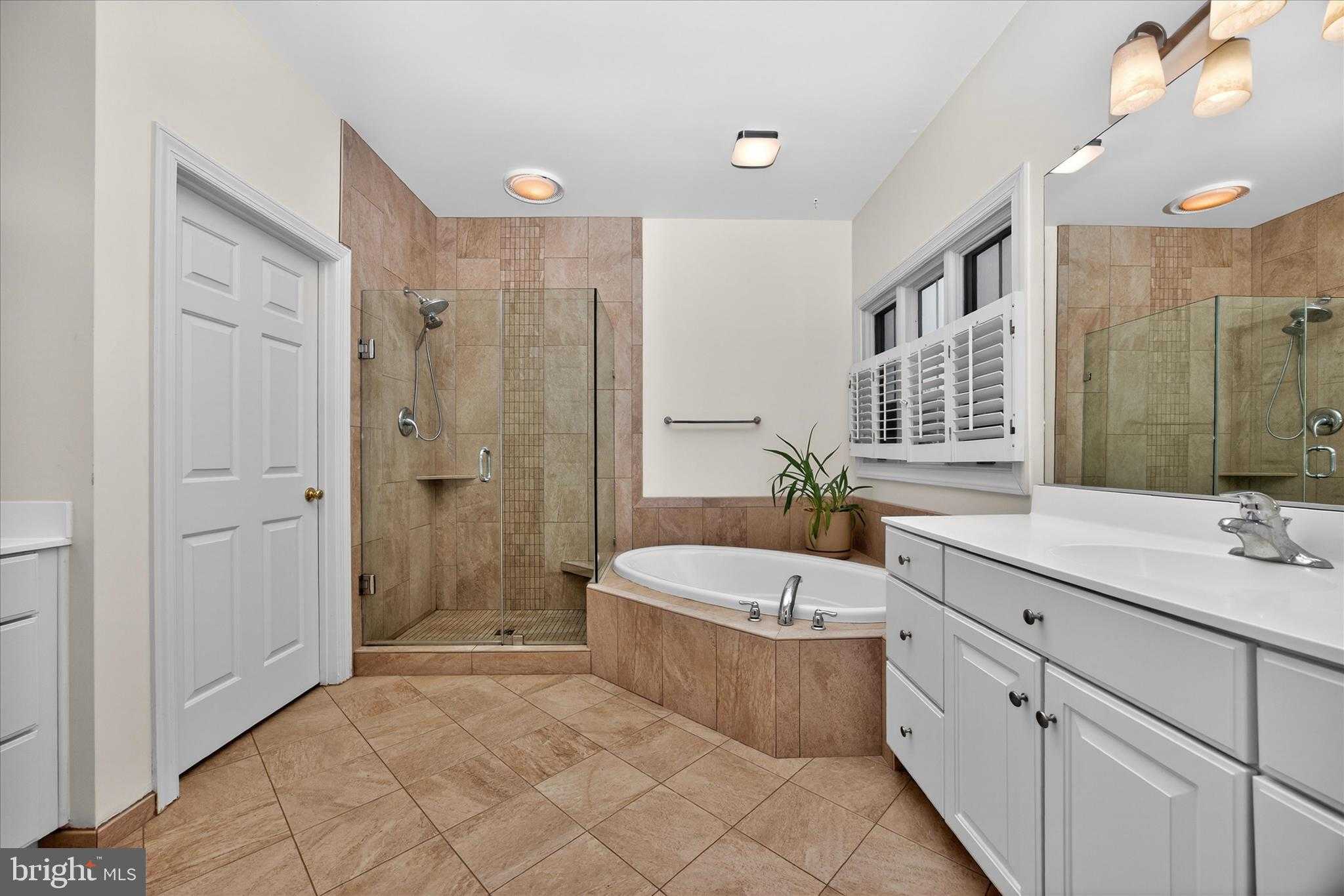 9102 Travener Cir photo 42