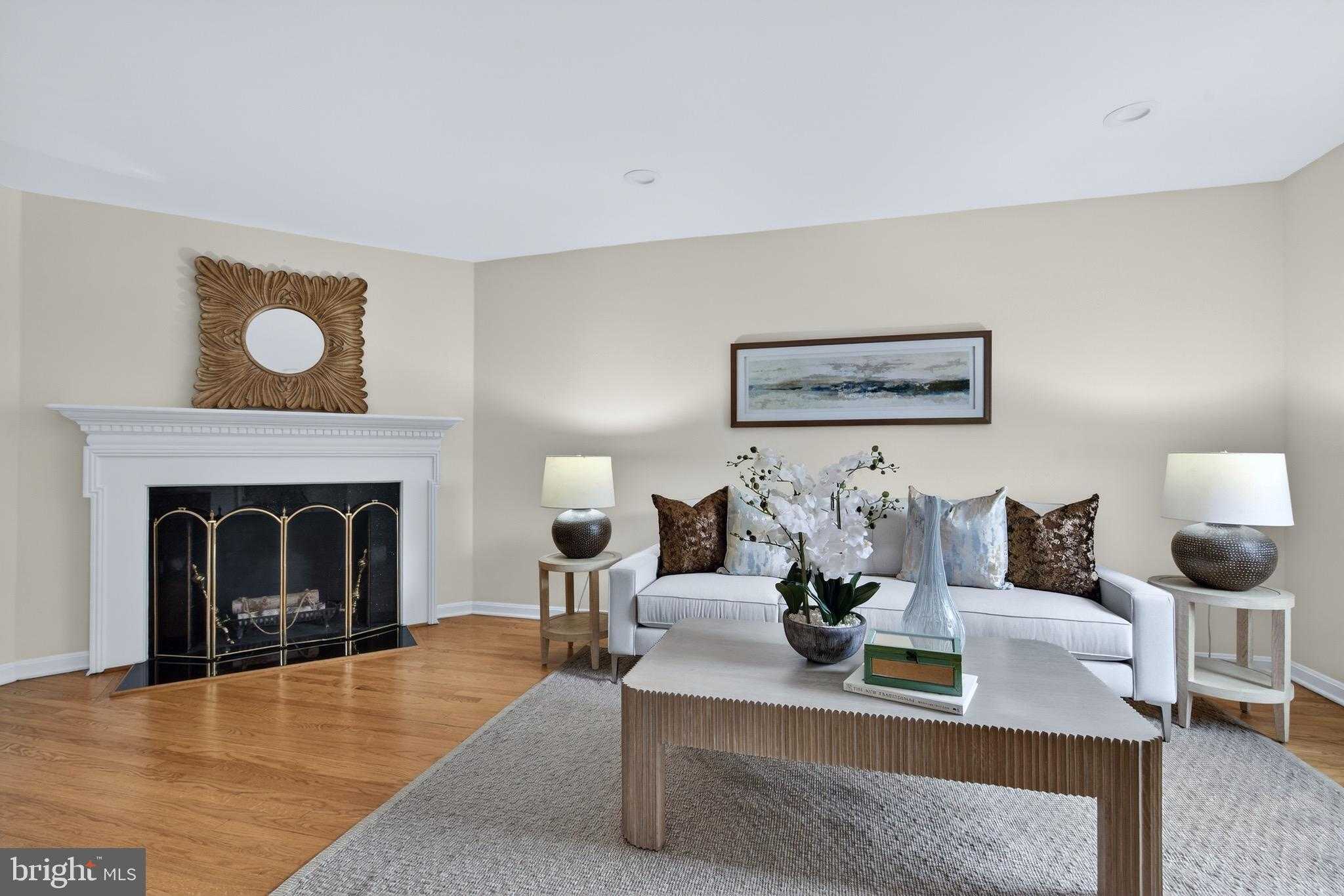 6805 Market Square Dr photo 2