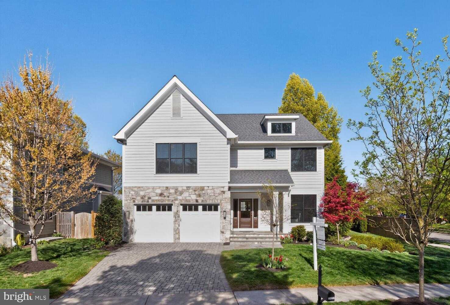 2421 N Buchanan St photo 2