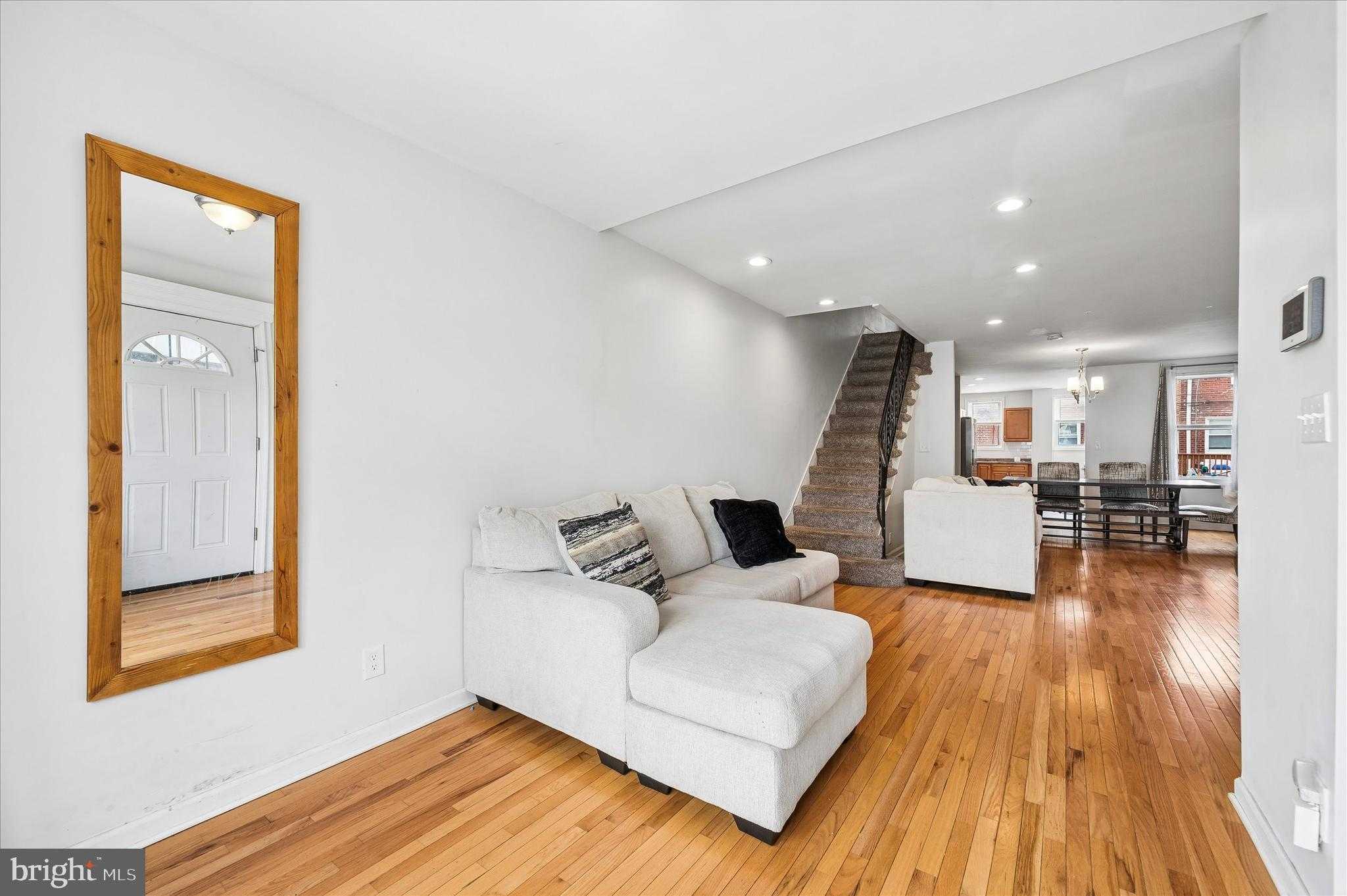 6518 N Bouvier St photo 4