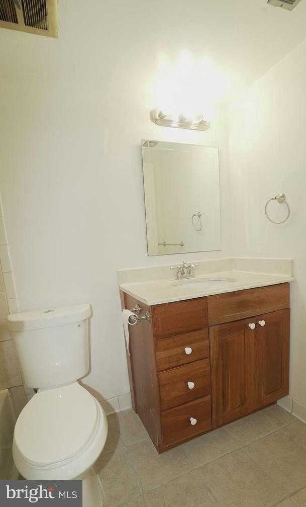 525 N Armistead St Apt 302 photo 16