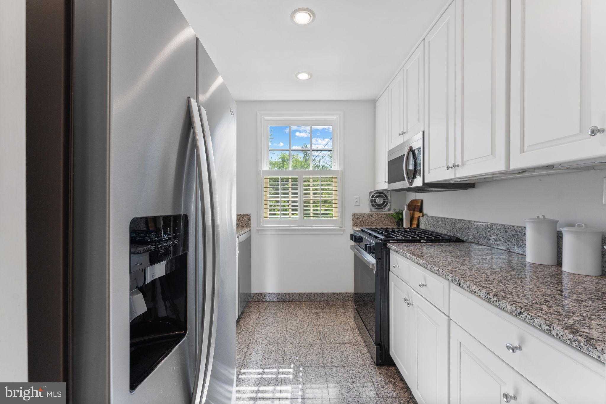 911 S Lee St photo 8