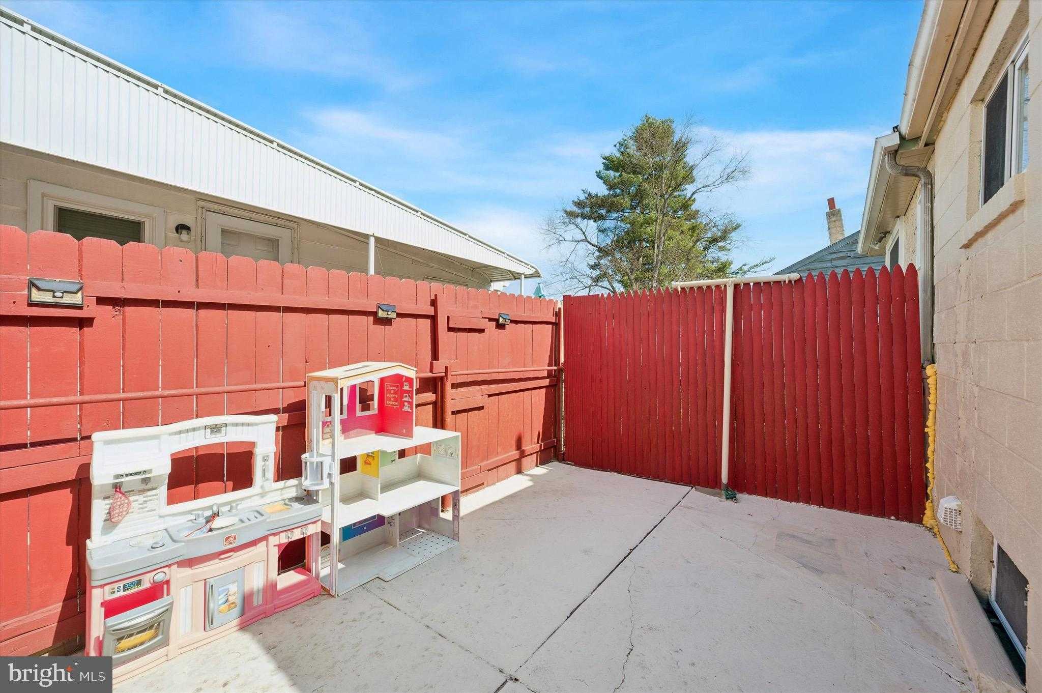 18 W 3rd St photo 10