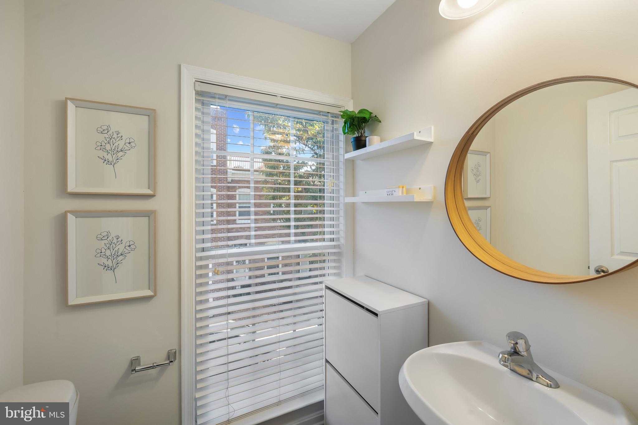 608 S Glover St photo 15