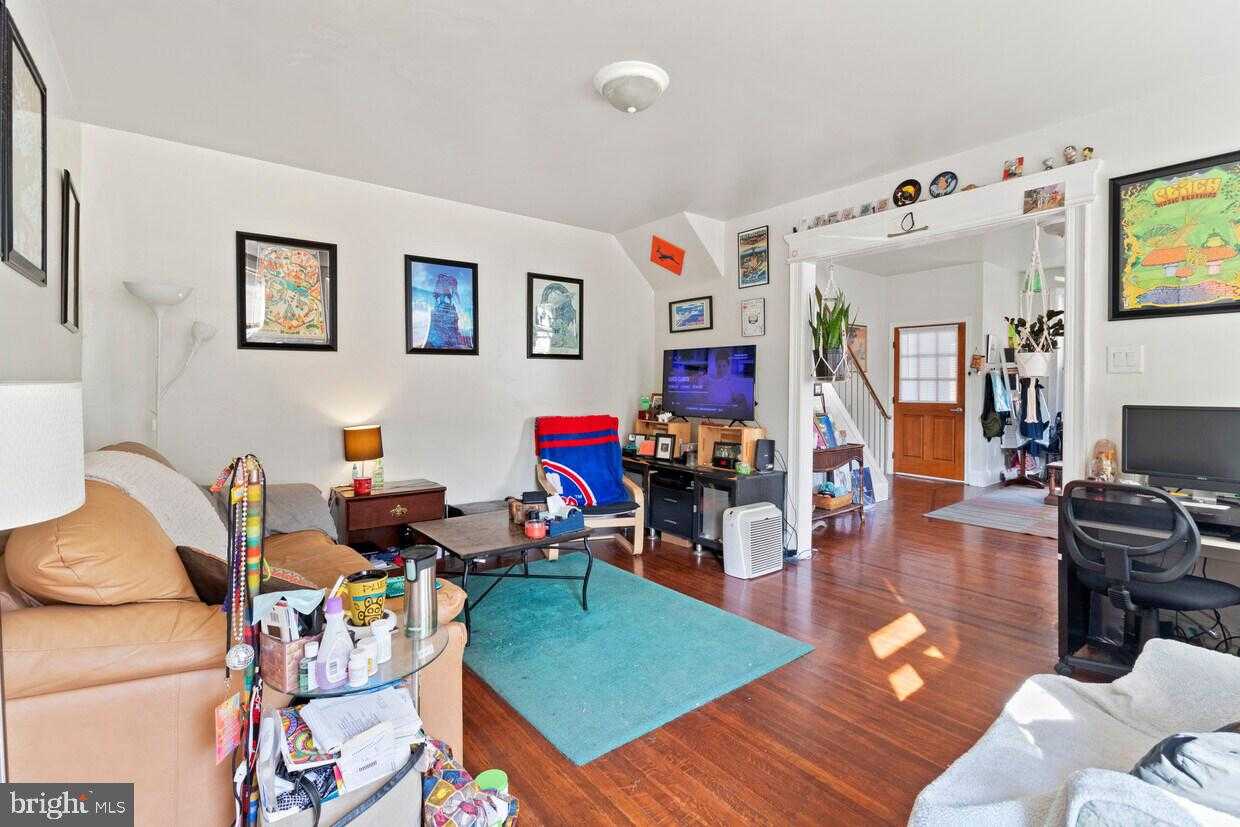 1949 E Stella St photo 3