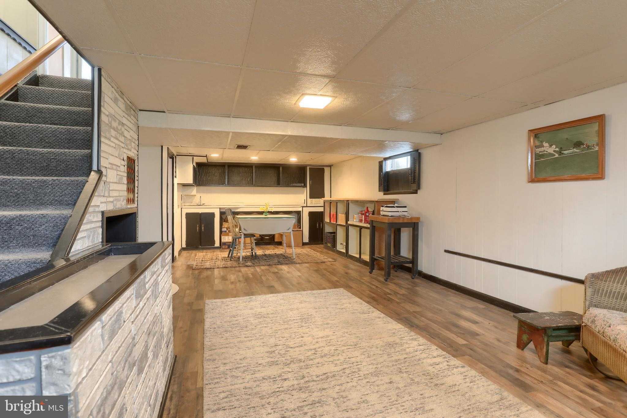 403 E Chestnut St photo 25