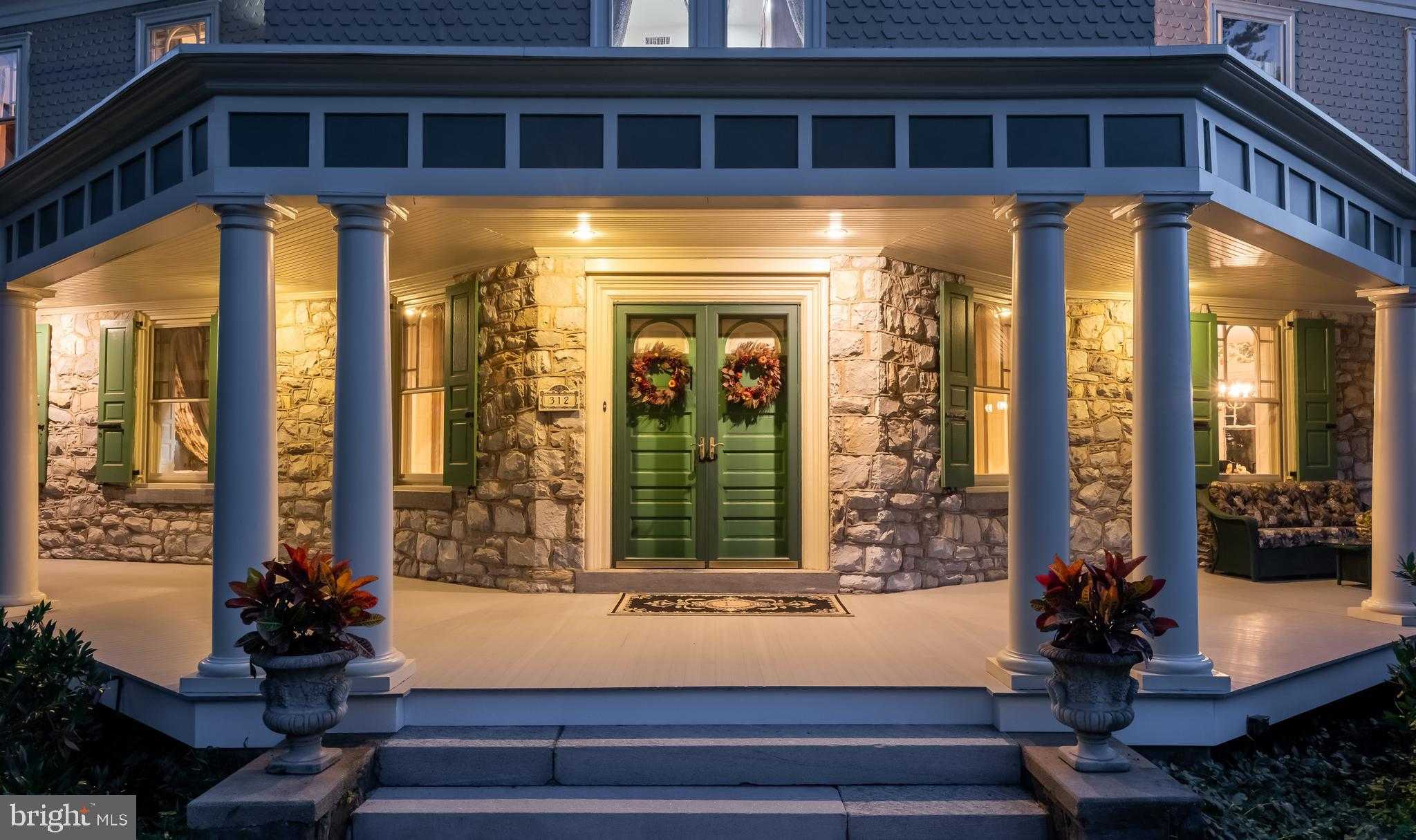 312 S Waterloo Rd photo 2