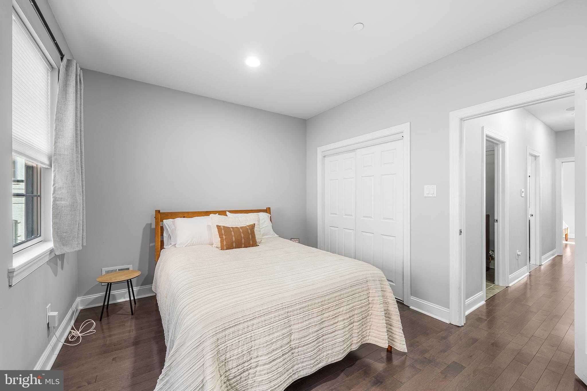 852 N 15th St photo 18