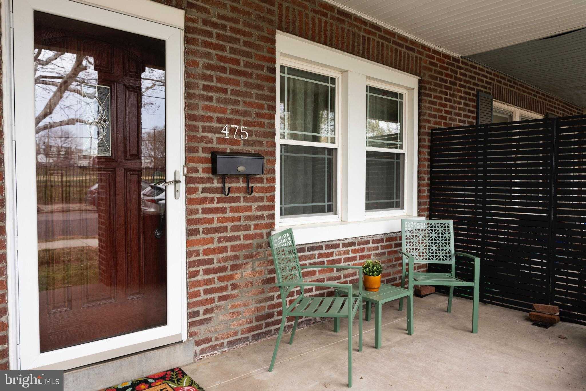 475 Pensdale St photo 2