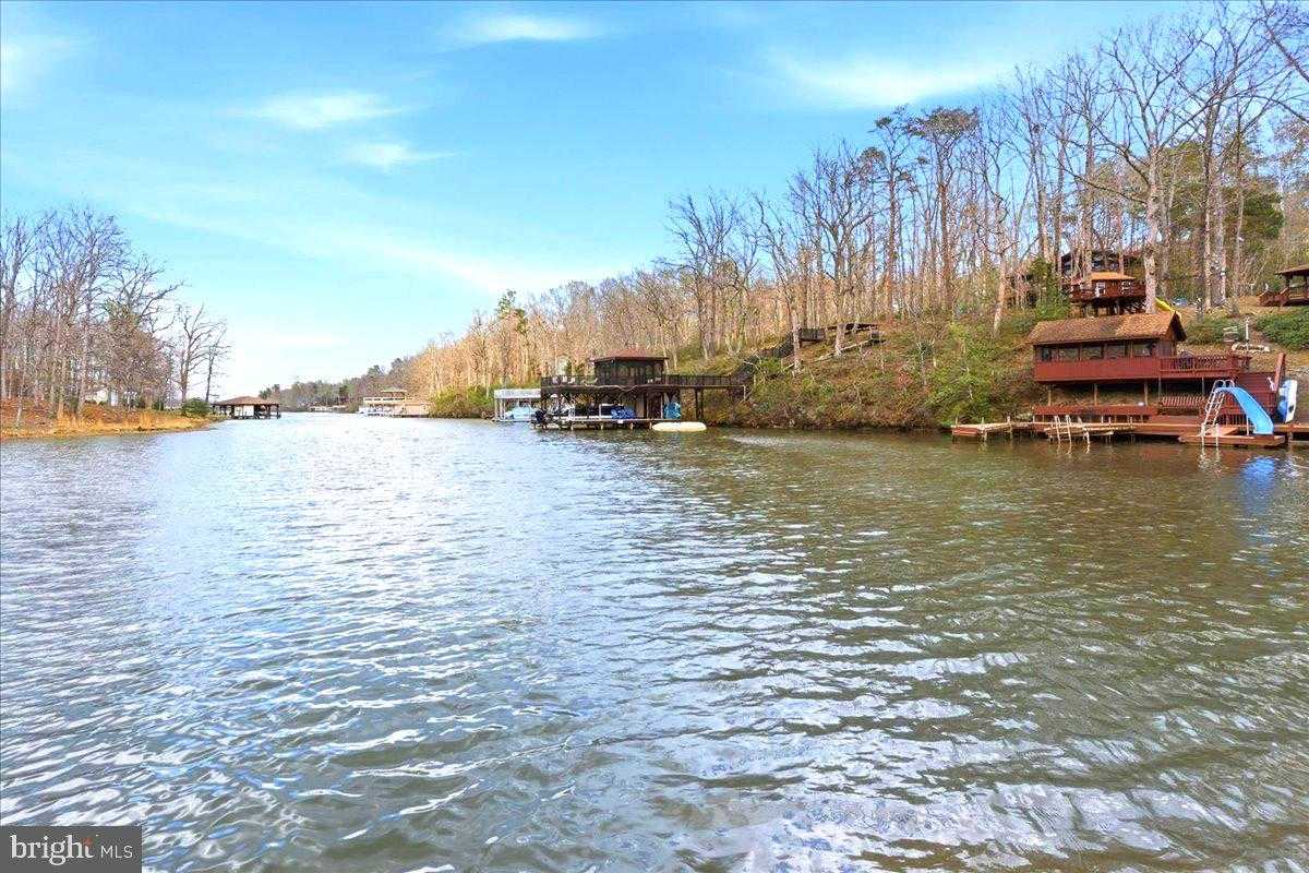 536 Pine Harbour Dr photo 9