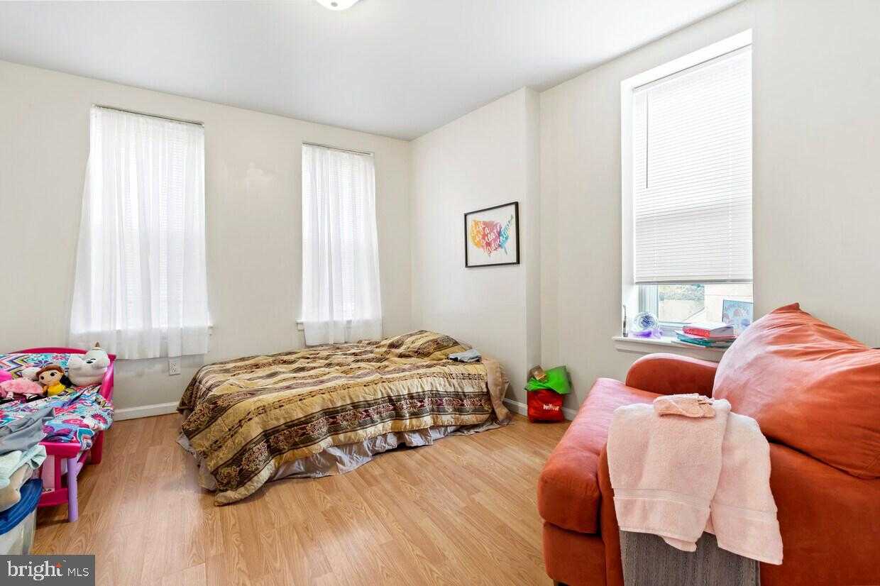 1961 E Stella St photo 5