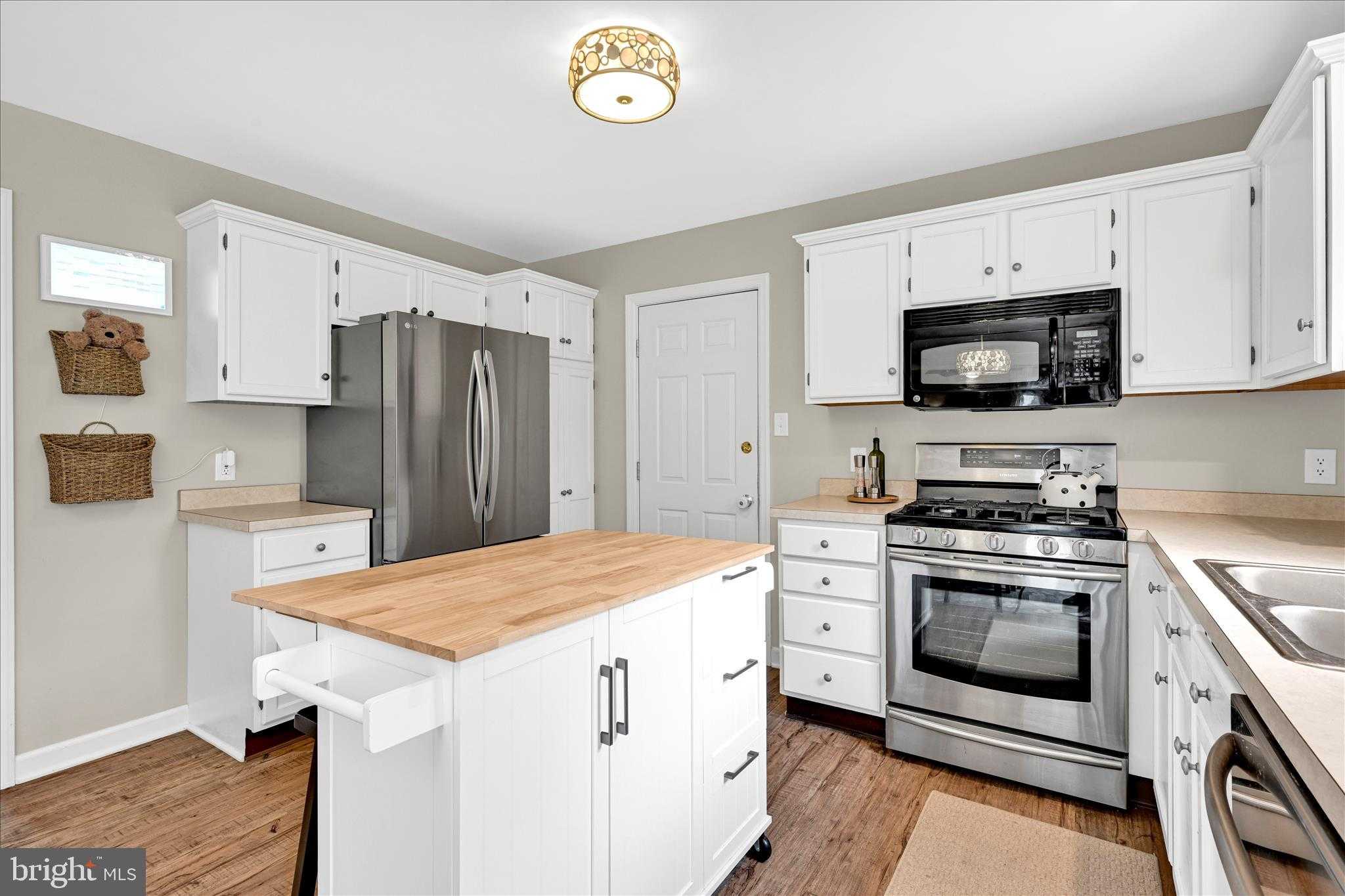 320 Coachman Ln photo 20