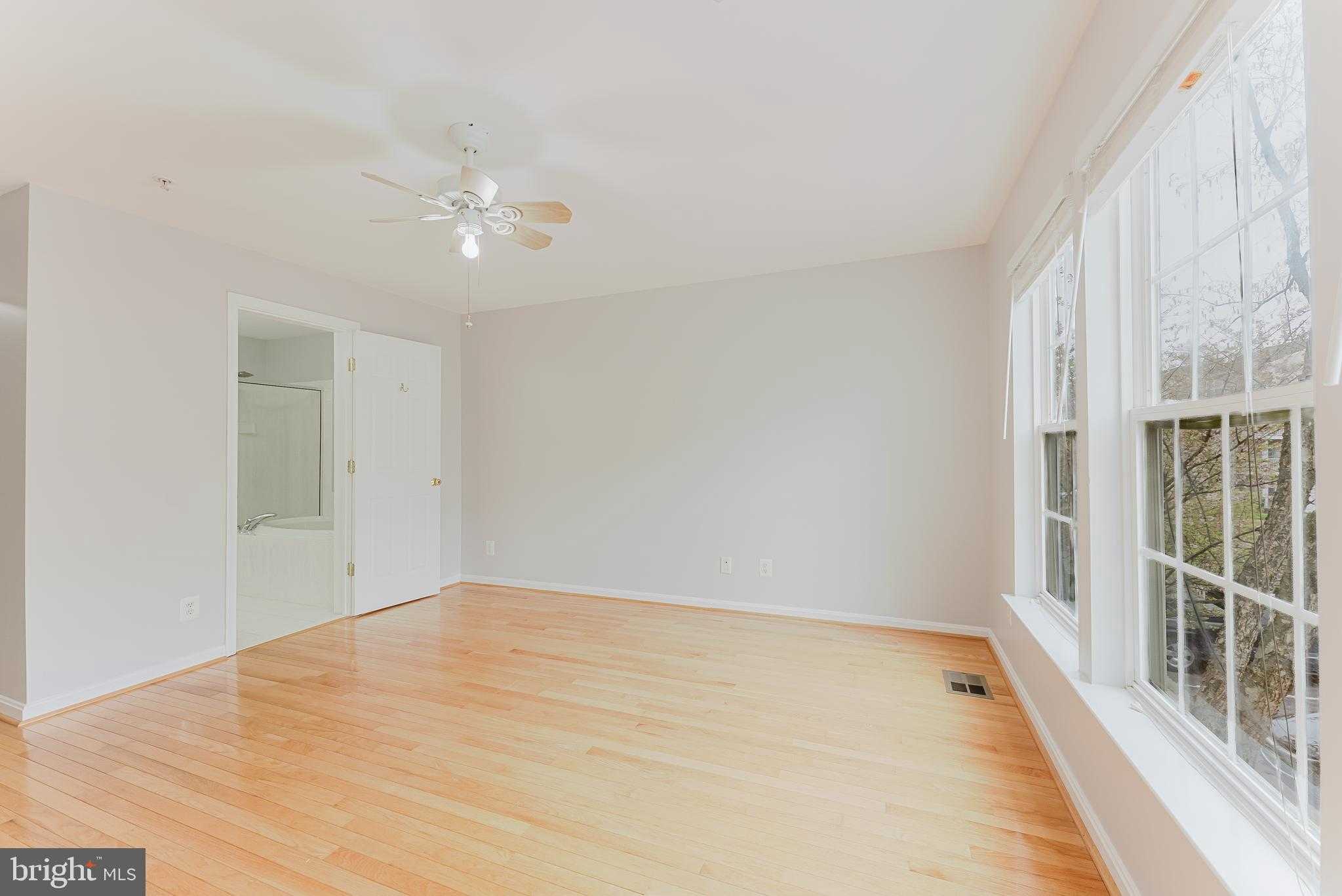 335 Fallsgrove Dr # 38 photo 33