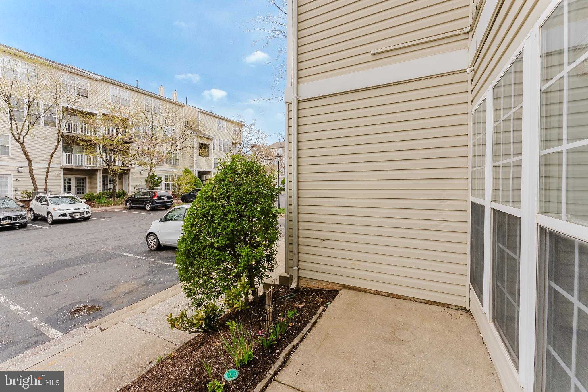 335 Fallsgrove Dr # 38 photo 54