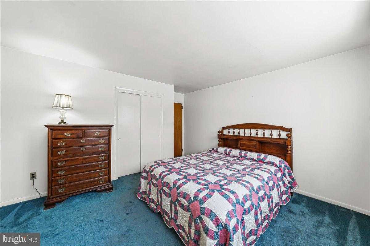 901 Columbia Ave photo 22