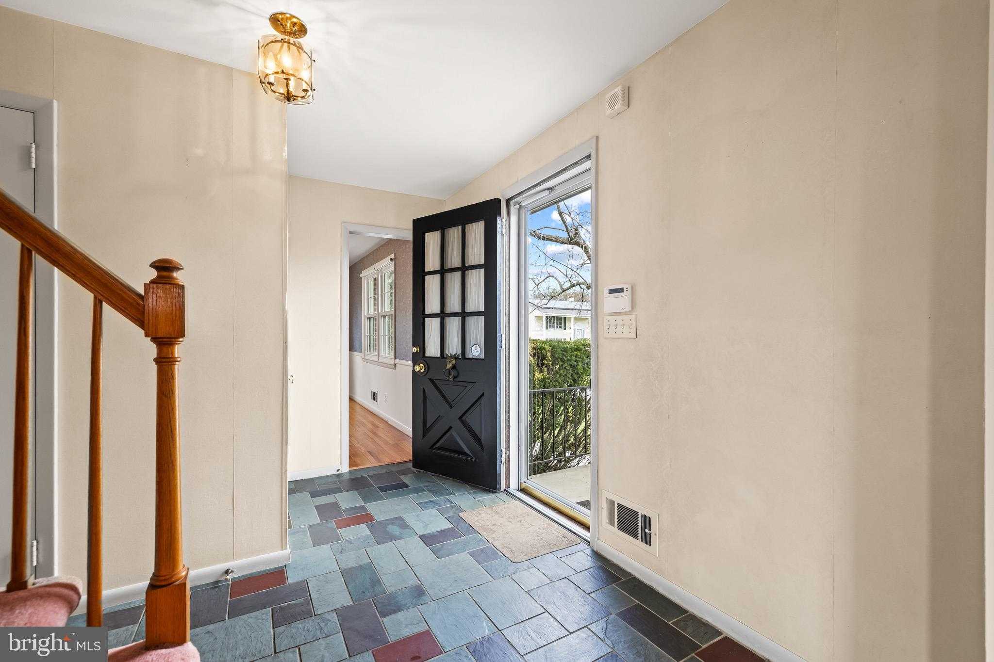 8620 Valleyfield Rd photo 2