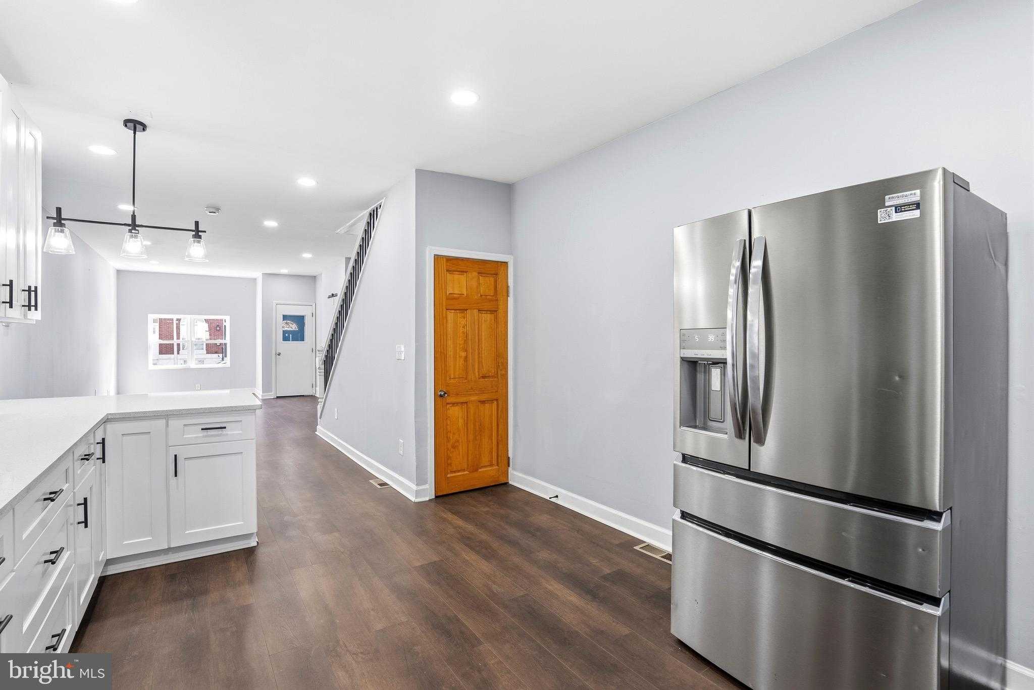 246 S East Ave photo 8