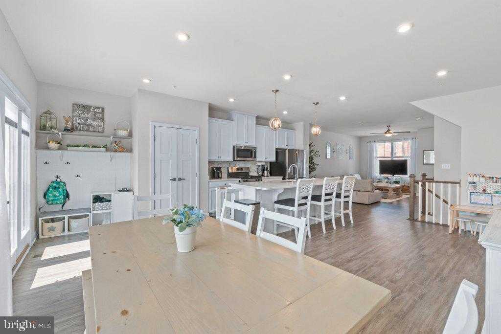 6247 Islington St photo 17