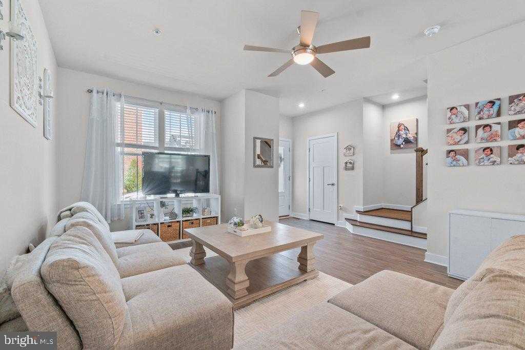 6247 Islington St photo 8